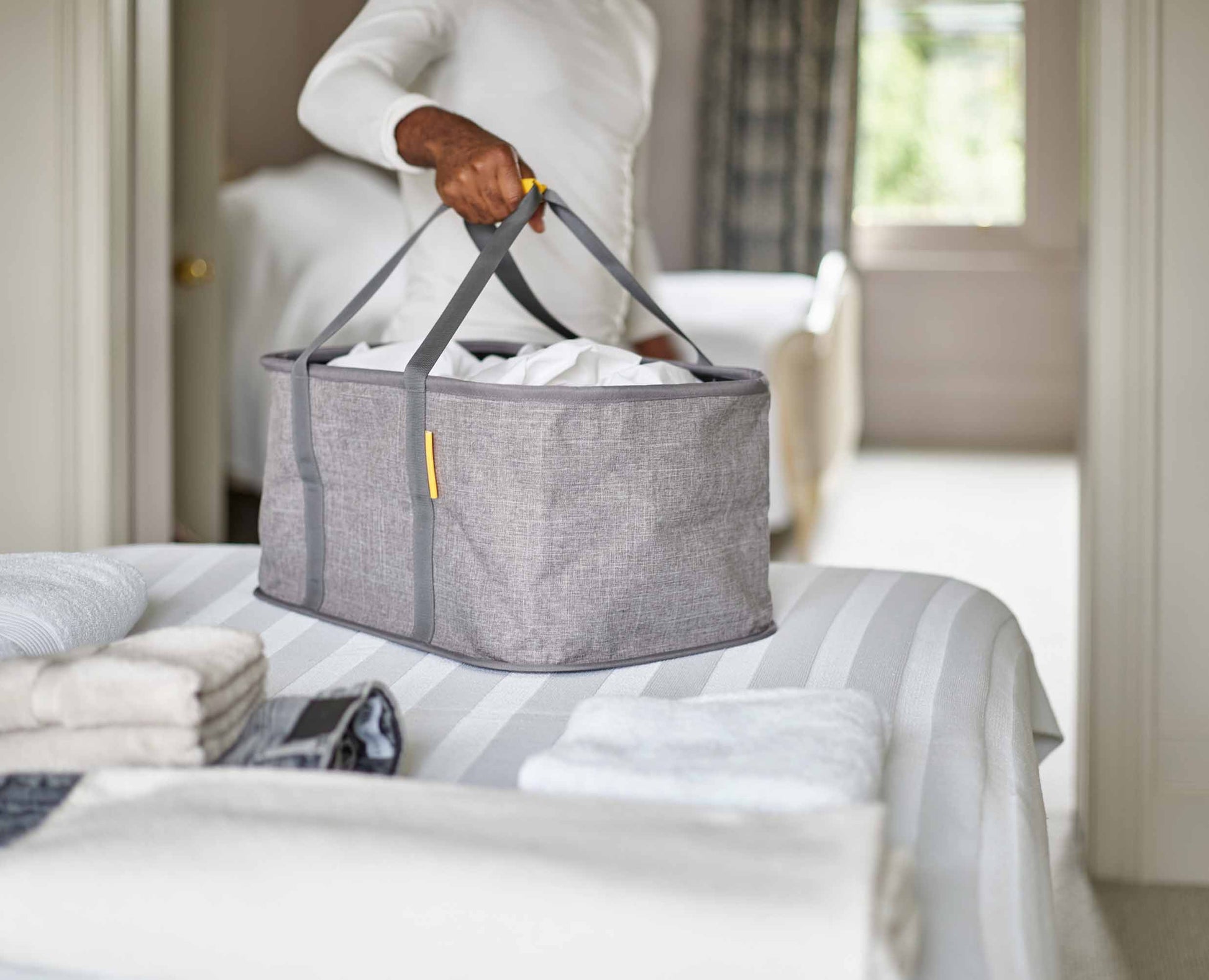 [half-width] Hold-All Collapsible 35L Laundry Basket - 50023 - Image 4