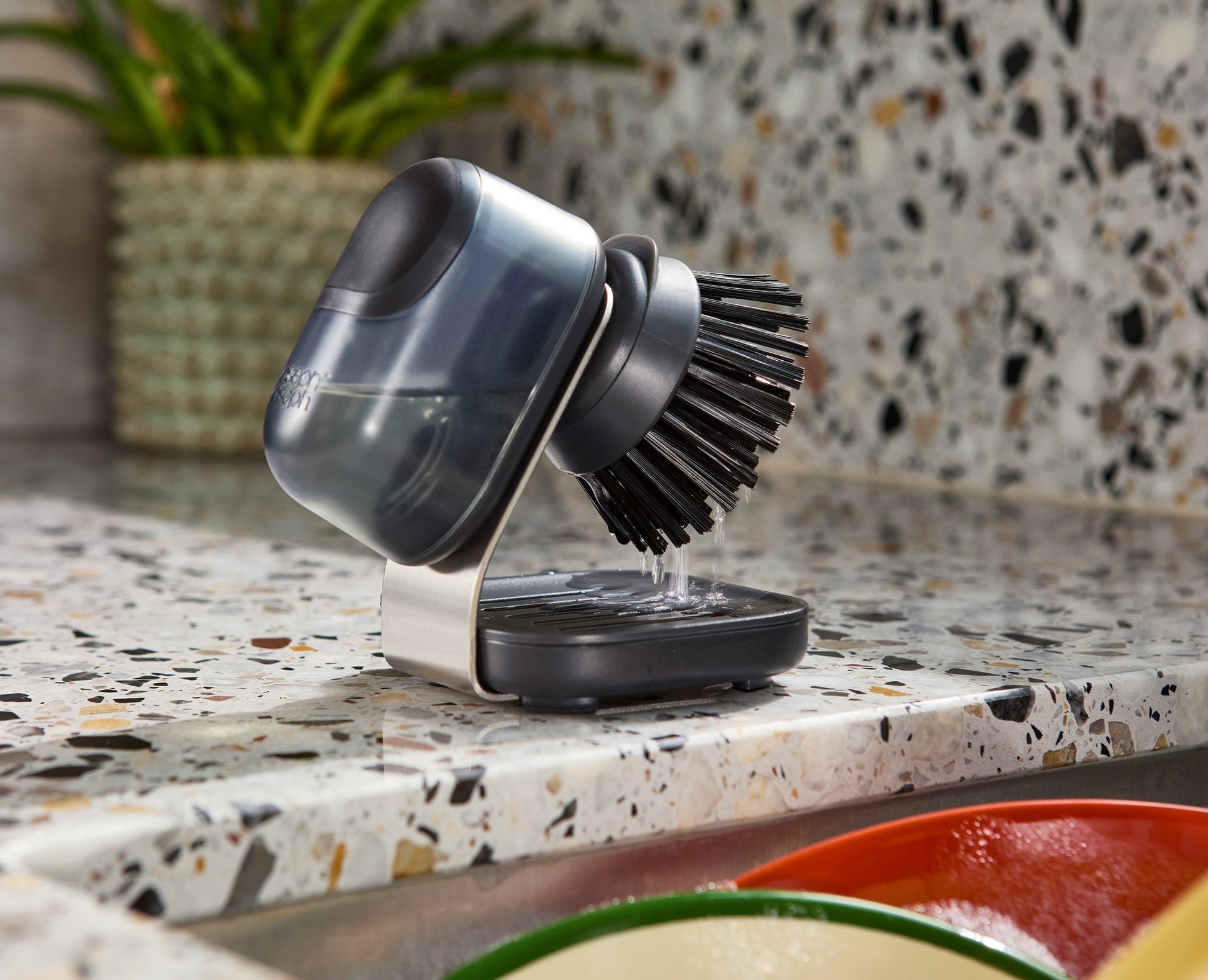 [half-width] SinkTech™ Compact Soap Dispensing Washing-Up Brush with Steel Stand & Extra Heads