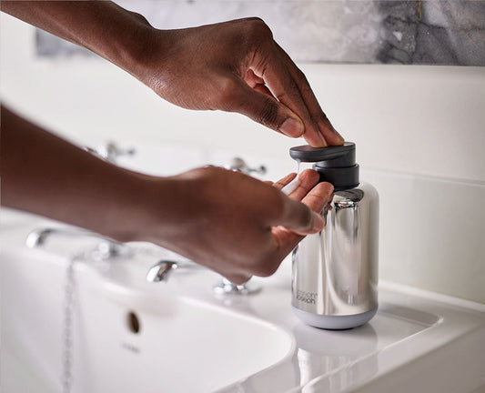 [hidden] [lifestyle] EasyStore™ Luxe Stainless-steel Soap Pump - 70582 - Image 2